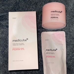 Medicube PDRN Pink Collagen Toning Gel Toner Pad.